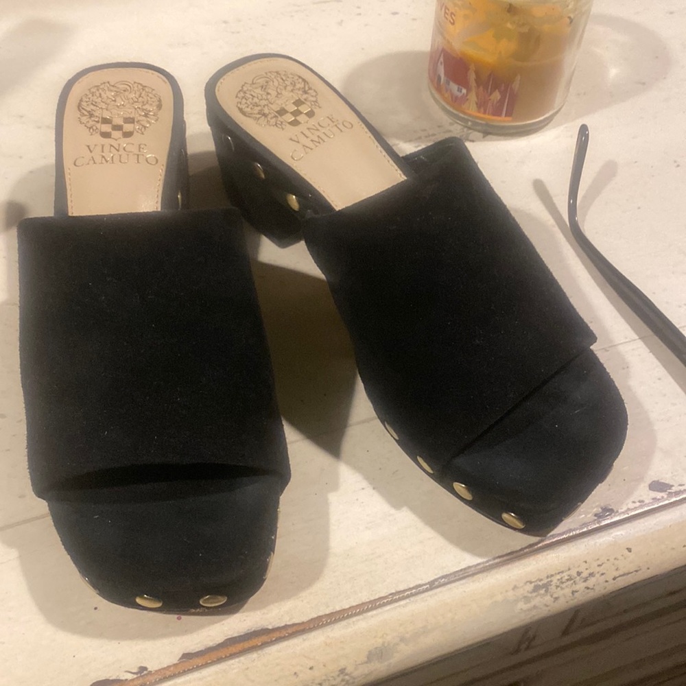 Like new black suede sandals